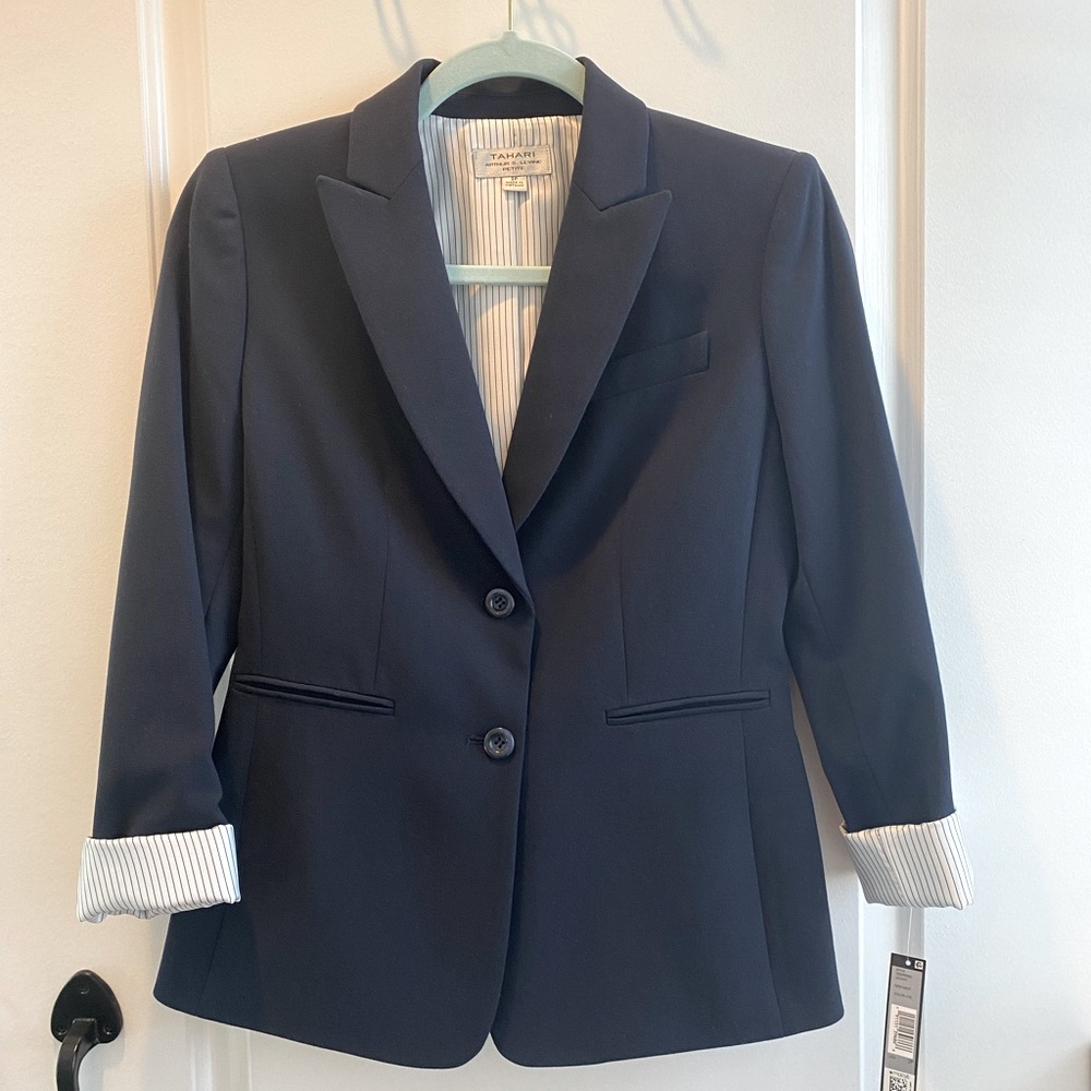 Brand new Tahari Arthur S. Levine blazer (navy, 2P)